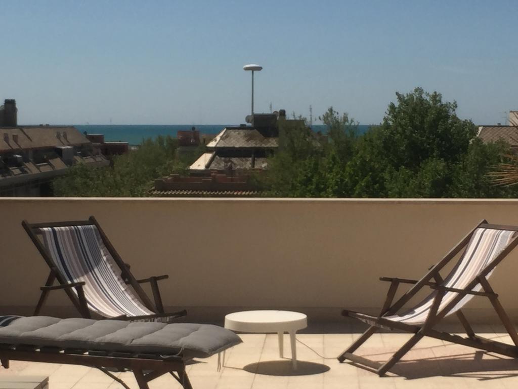 Attico Al Mare Apartment Lido di Ostia Bagian luar foto